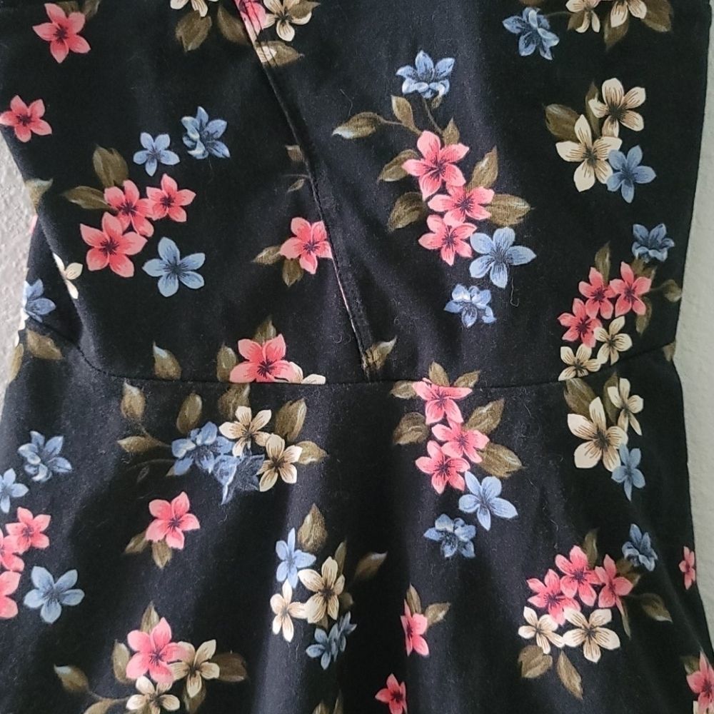 Hollister Floral Feminine High Neck Dress - Picture 3 of 7